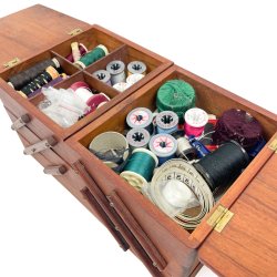 Rummelig retro sy�ske i teak