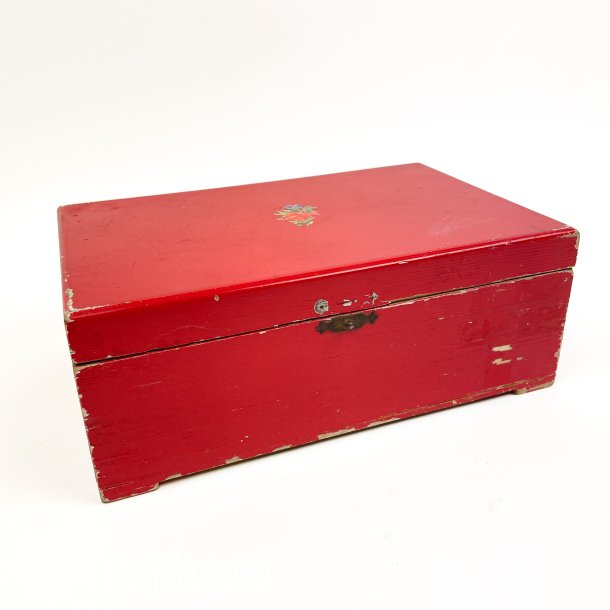R�d vintage sykasse med indhold