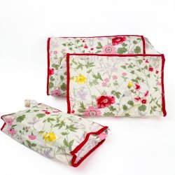 To retro toilettasker og en kosmetikpung