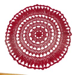 Groe rote Retro-Hkeldecke 