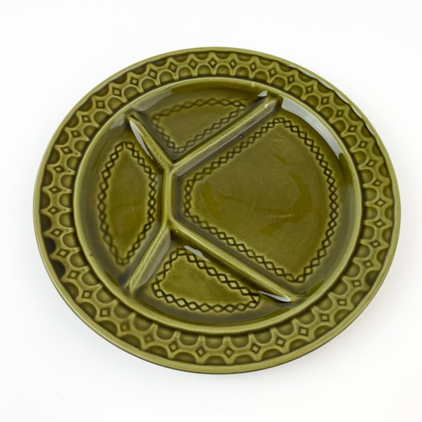 Olivgrner Retro-Teller mit Fchern