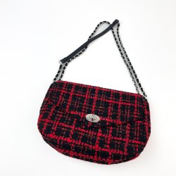 Rote und schwarze Vintage-Tasche