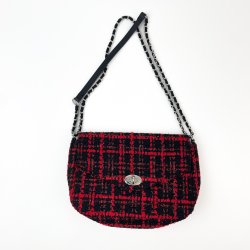 Rote und schwarze Vintage-Tasche