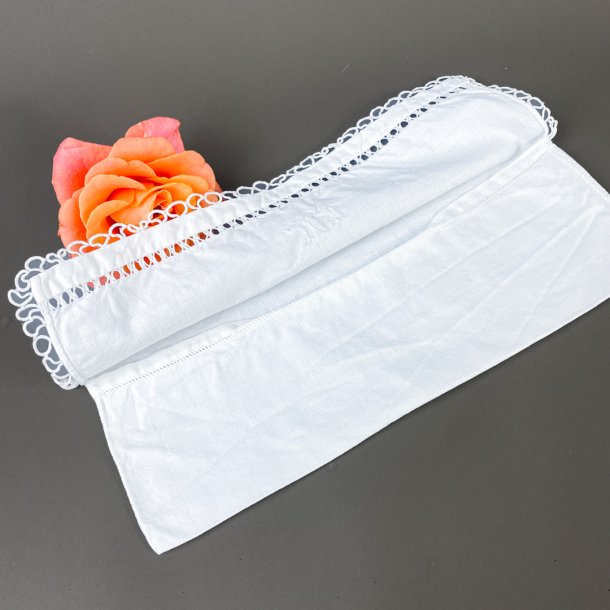 Hvidt vintage omslag med orkeret kant