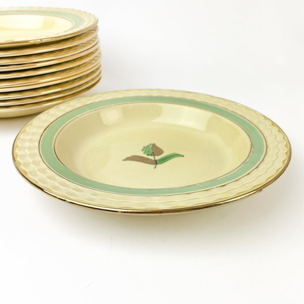 Tiefer Teller - Royal Adams Ivory, England.