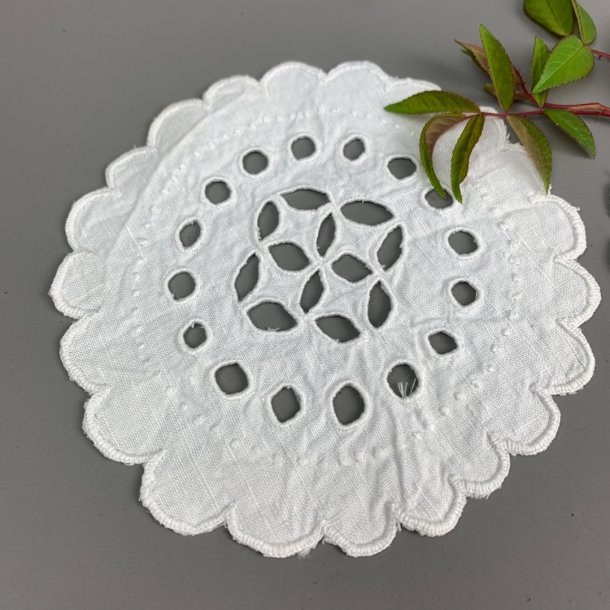 Zwei weie Vintage-Flakons