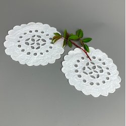 Zwei weie Vintage-Flakons