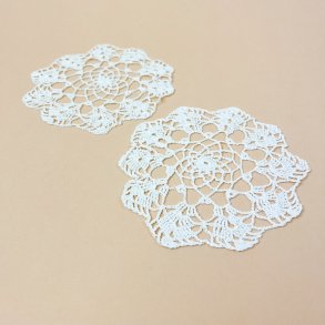 To r�hvide, vintage flakoner