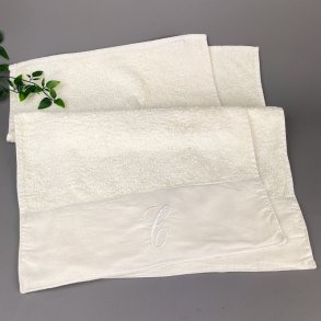 To hvide vintage h�ndkl�der