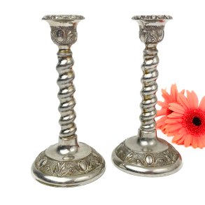 Zwei Kerzenhalter aus Silberauflage