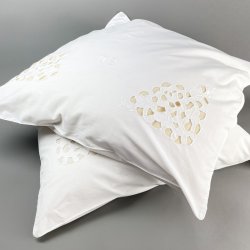 To hvide vintage pudebetr�k