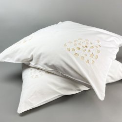 To hvide vintage pudebetr�k