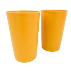 To gule retro Tupperware krus