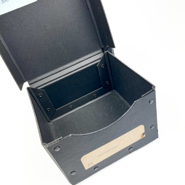 To sm� vintage arkivkasser sorte