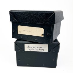 To sm� vintage arkivkasser sorte