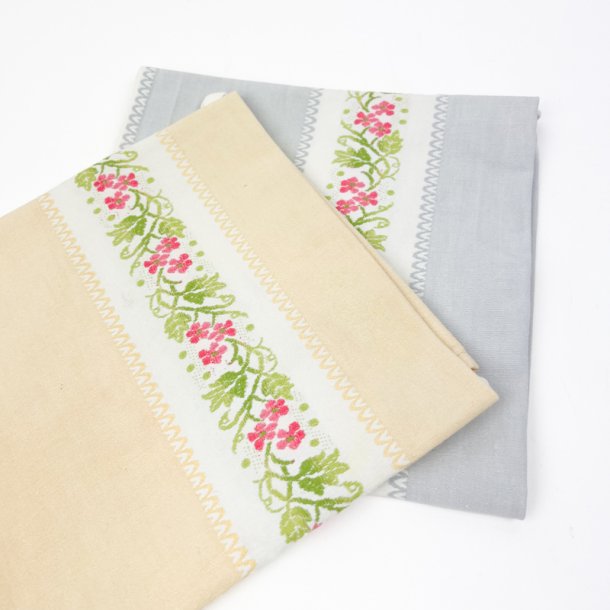 To blomstrede vintage viskestykker