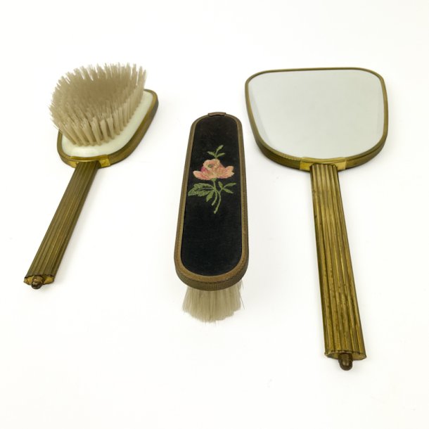 Broderet vintage toilets�t med roser