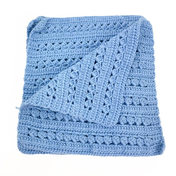 Acht blaue gehkelte Zwischenlegservietten