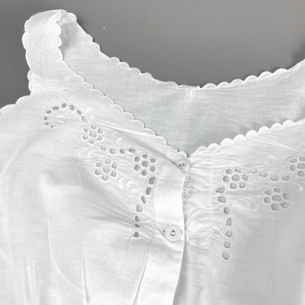 Vintage livstykke med engelsk broderi