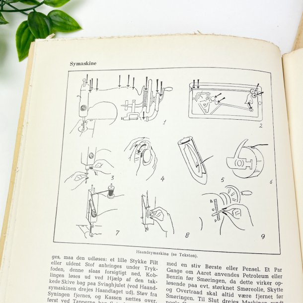 Drei vintage Hausfrauen-Lexika