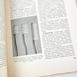 Drei vintage Hausfrauen-Lexika