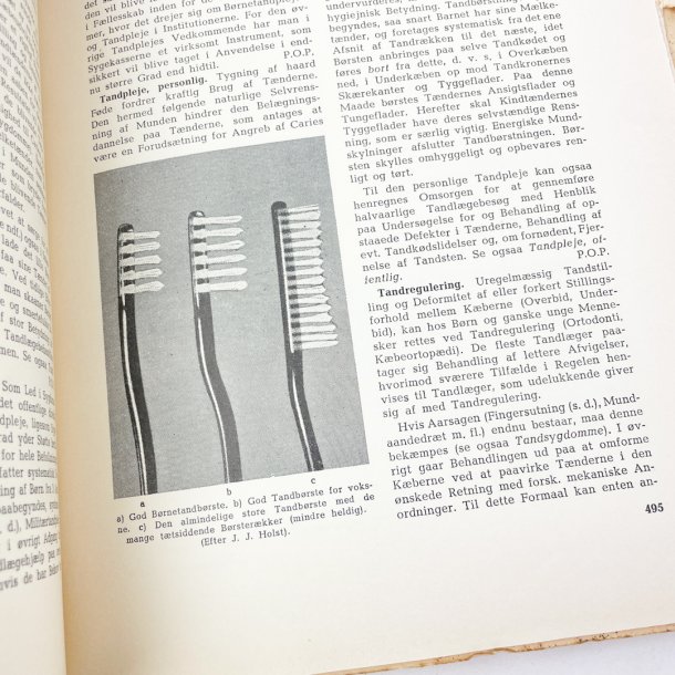 Drei vintage Hausfrauen-Lexika