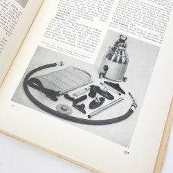 Drei vintage Hausfrauen-Lexika