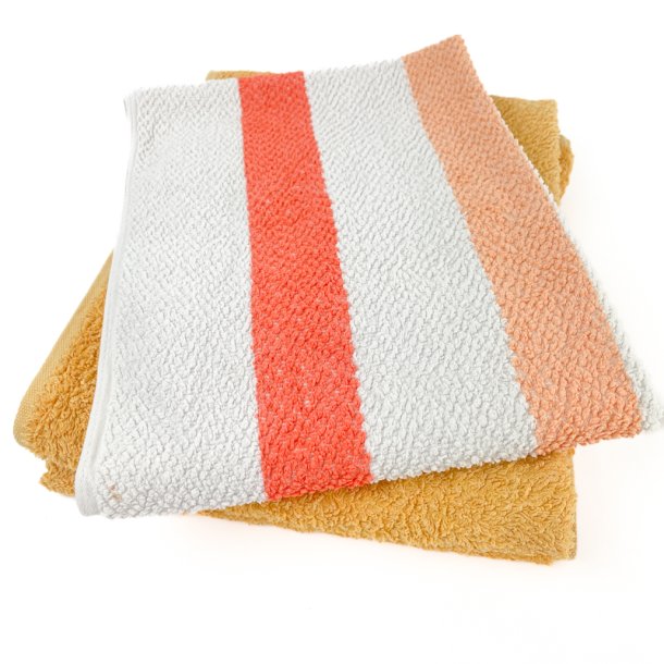 Tre orange retro h�ndkl�der