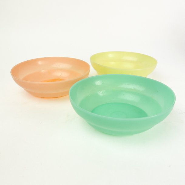 Tre pastelfarvede Tupperware sk�le - � 15 cm