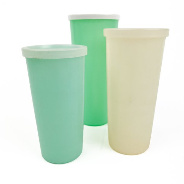 Tre pastel retro Tupperware beholdere