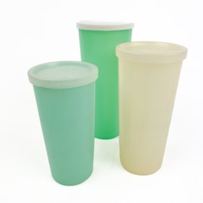 Tre pastel retro Tupperware beholdere