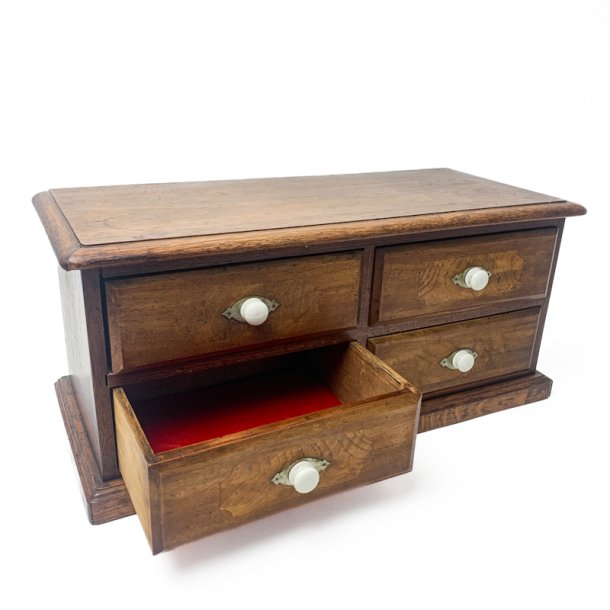 Antik tr� kommode med skuffer