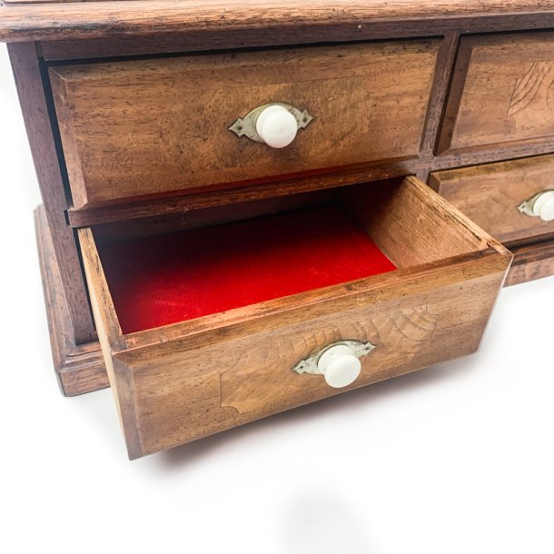 Antik tr� kommode med skuffer