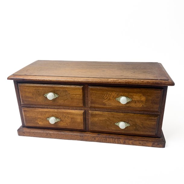 Antik tr� kommode med skuffer