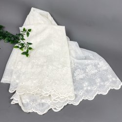 To fag undergardin med broderi