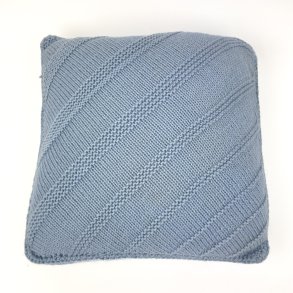 Vintage-Kissen in hellblauem Strick