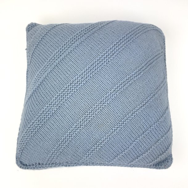 Vintage pude i lysebl�t strik