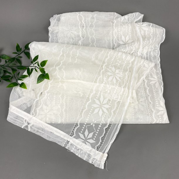 Hvidt undergardin  et fag