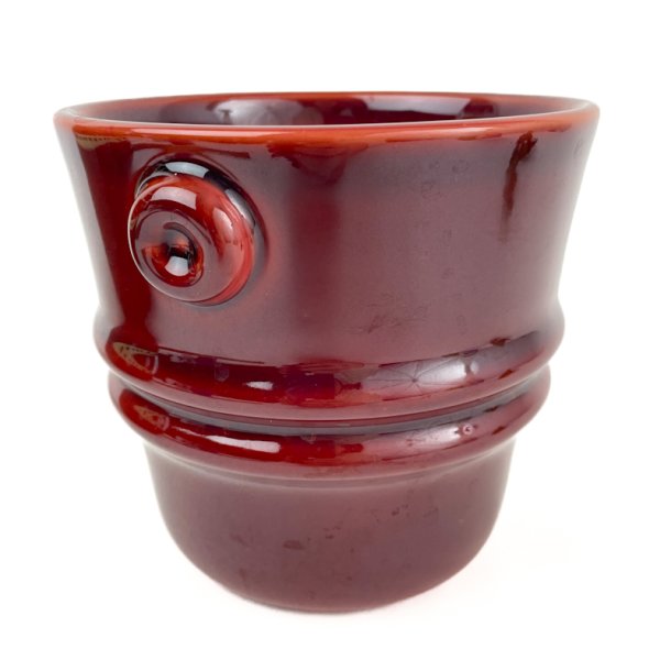 Roter Retro Blumentopf