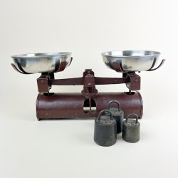 Antik k�kkenv�gt med lodder