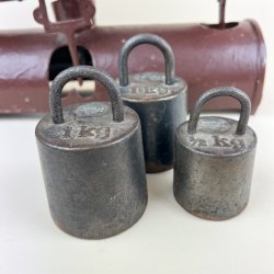 Antik k�kkenv�gt med lodder