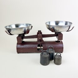 Antik k�kkenv�gt med lodder