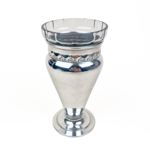 Elegant vintage s�lv vase