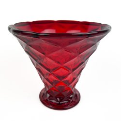 Vintage rubinr�d vase fra Fyens Glasv�rk