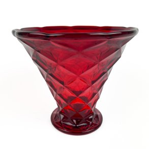 Vintage rubinr�d vase fra Fyens Glasv�rk