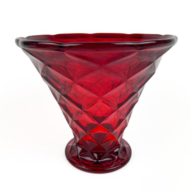 Vintage rubinr�d vase fra Fyens Glasv�rk
