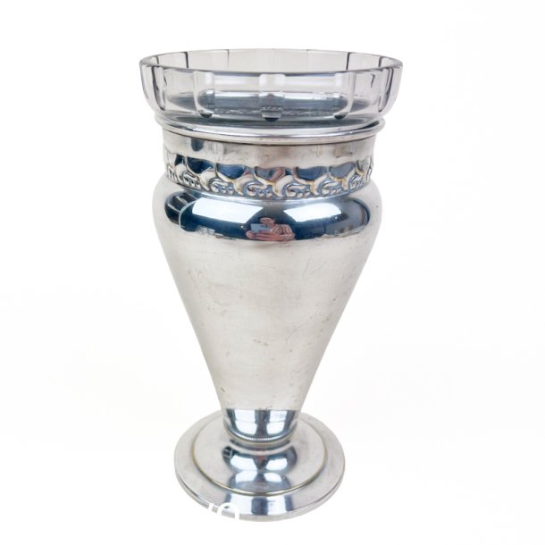 Elegant vintage s�lv vase