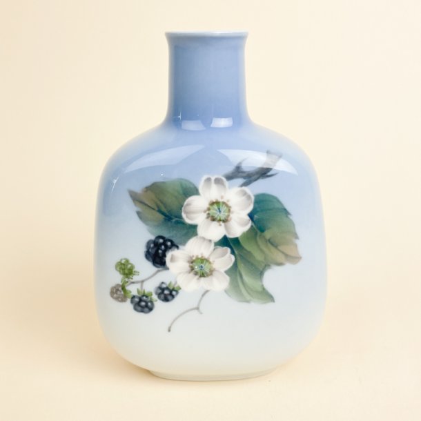 Royal Copenhagen vase - Bromb�r 288/43 