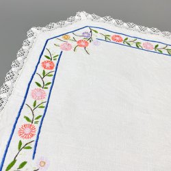 Vintage lysedug med smukt broderi