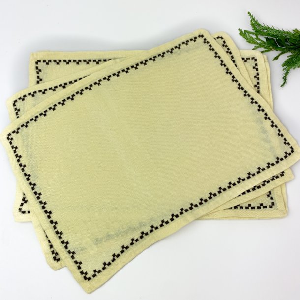 Fire lysegule vintage dkkeservietter 